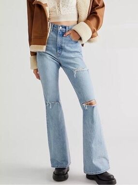 Levi’s Premium 70s High Flare Jeans 26 Light Wash Distressed Denim